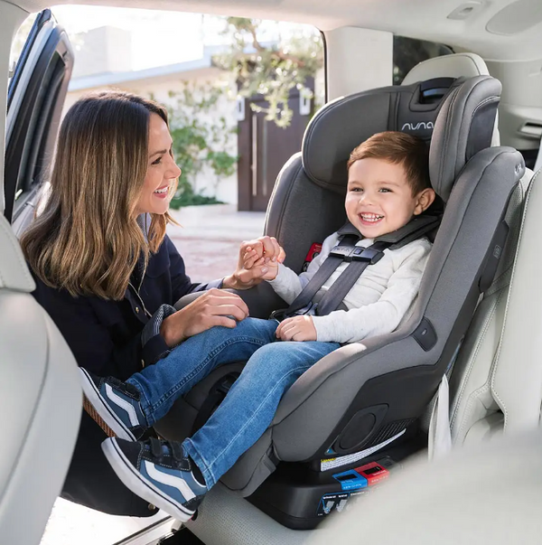 Nuna Rava Convertable car Seat - Caviar