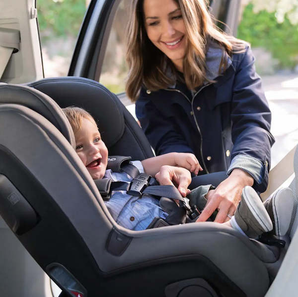 Nuna Rava Convertable car Seat - Caviar